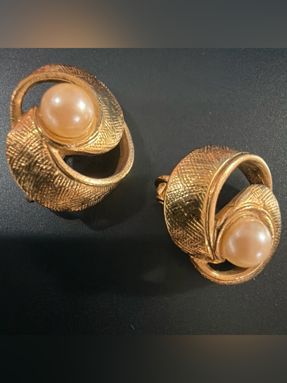 Trifari Vtg Gold-Tone Pearl Clip-On Earrings - Elegant Women's Jewelry beautiful